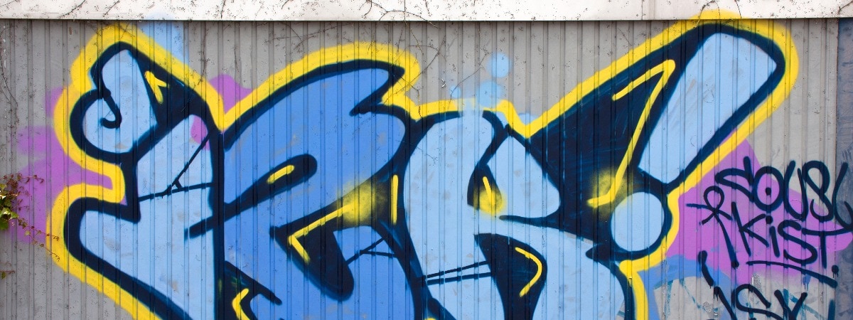 Semipermanenter Graffitischutz verhindert Graffitis