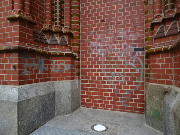St Markus Kirche in Chemnitz mit Graffiti